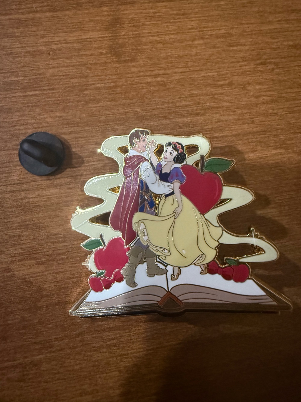 Snow White box lunch pin